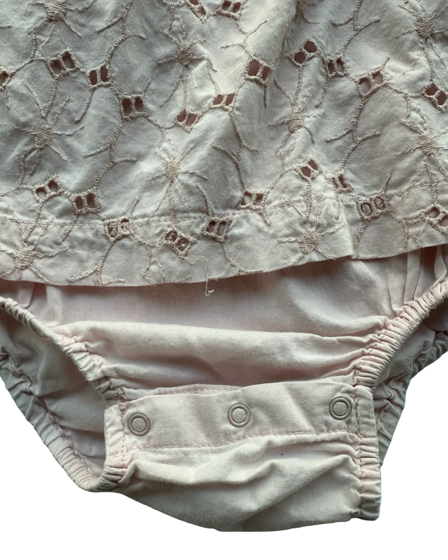 12M-18M Baby Girl Baby Gap Eyelet Romper One Piece.