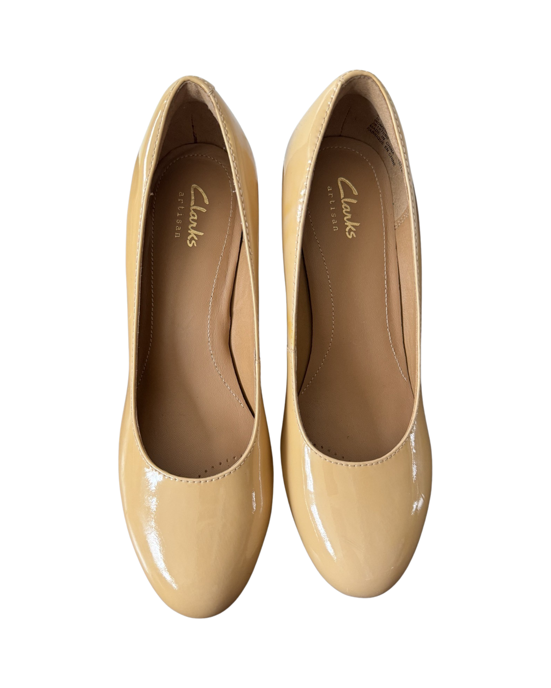 CLARKS Artisan Size 6 Patent Leather Pumps Nude Cushioned Round Toe 3.25" Heel