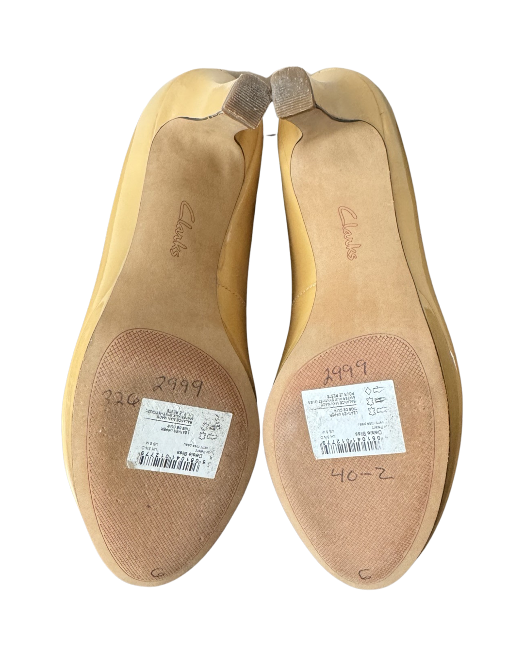 CLARKS Artisan Size 6 Patent Leather Pumps Nude Cushioned Round Toe 3.25" Heel