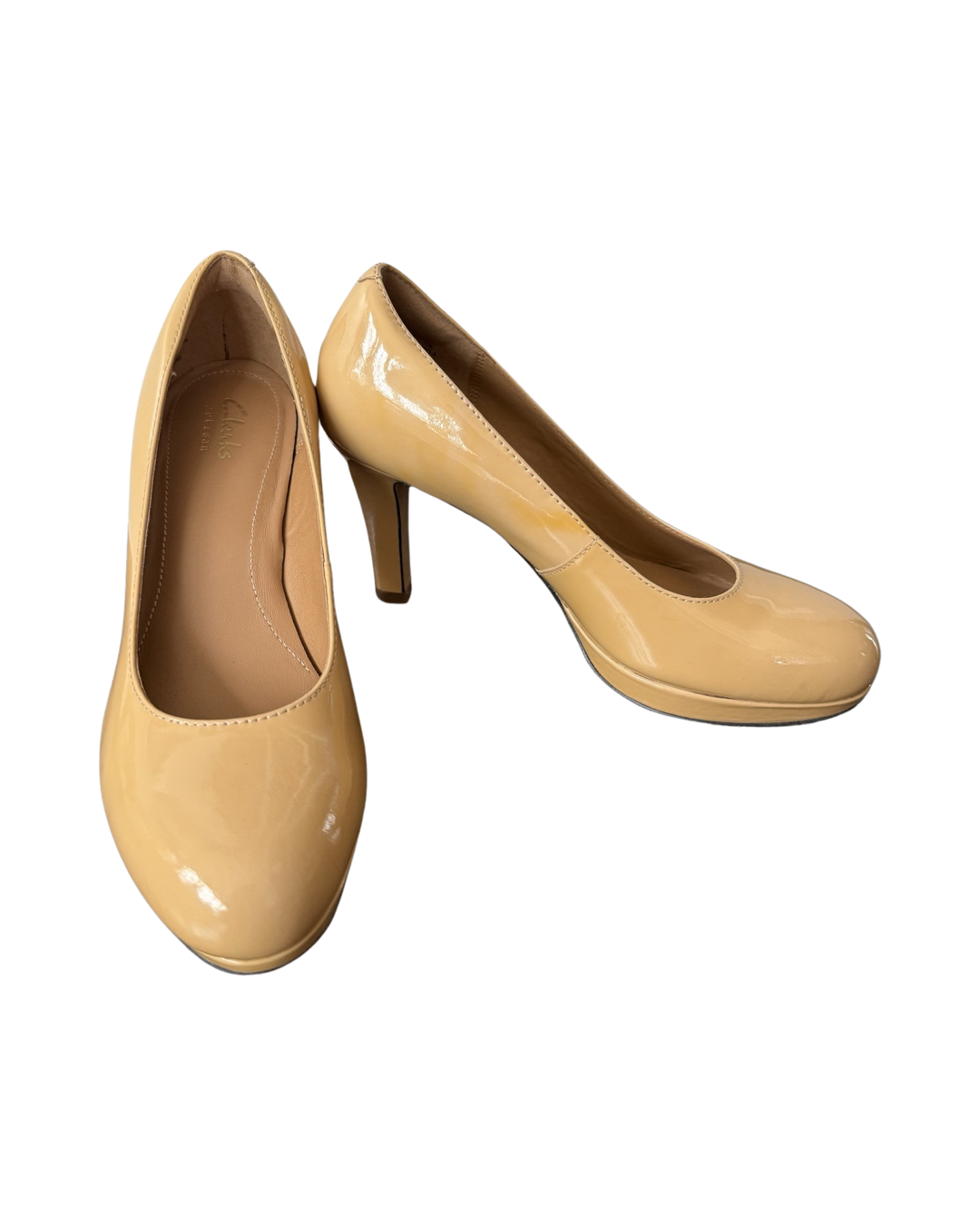 CLARKS Artisan Size 6 Patent Leather Pumps Nude Cushioned Round Toe 3.25" Heel