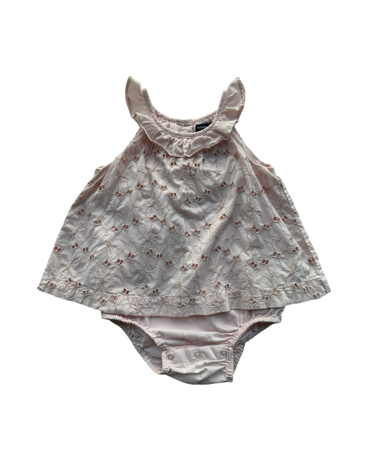 12M-18M Baby Girl Baby Gap Eyelet Romper One Piece.