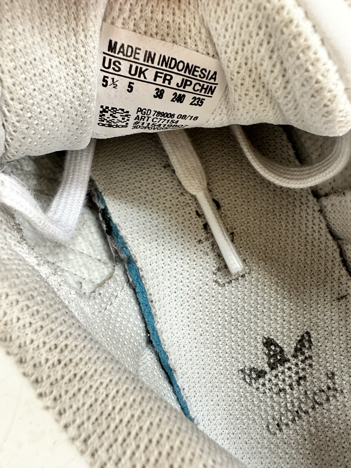 Men’s Size 5.5 Leather Adidas Shell Toe Superstar shoe